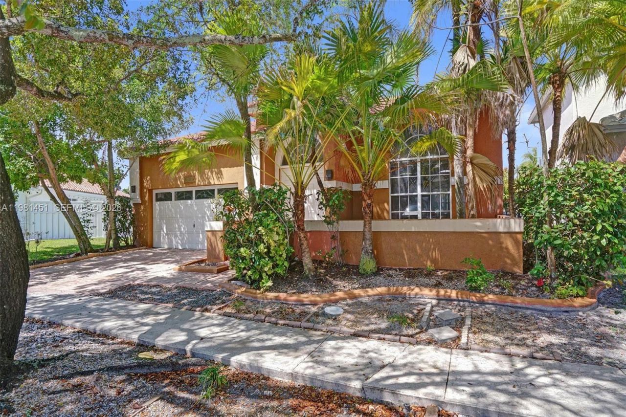 11585 N Quayside Dr , Cooper City, FL 33026 Photo