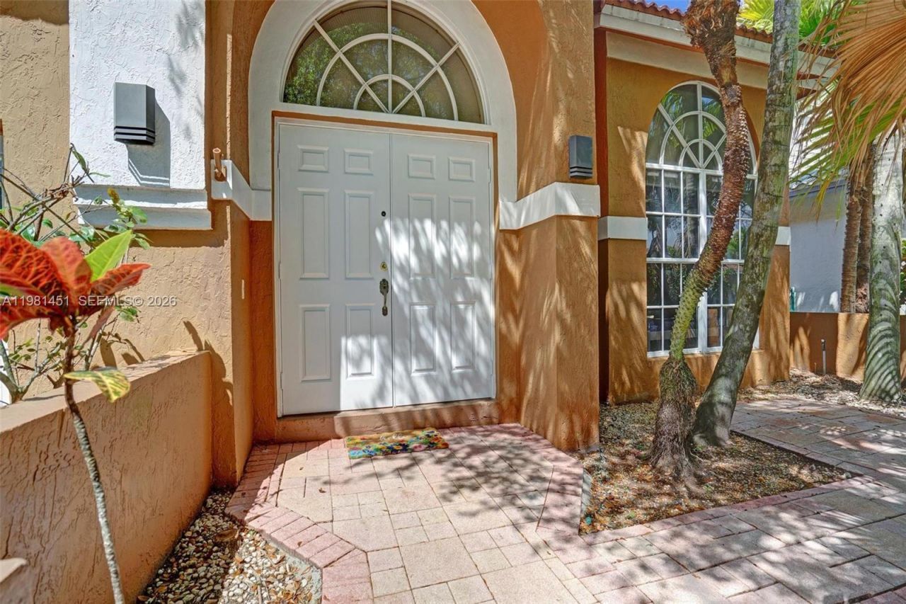 11585 N Quayside Dr , Cooper City, FL 33026 Photo