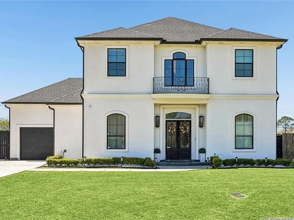 305 RIVERWOOD Drive , St Rose, LA 70087