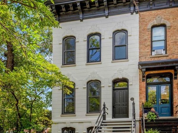 801 S Oakley Boulevard , Chicago, IL 60612