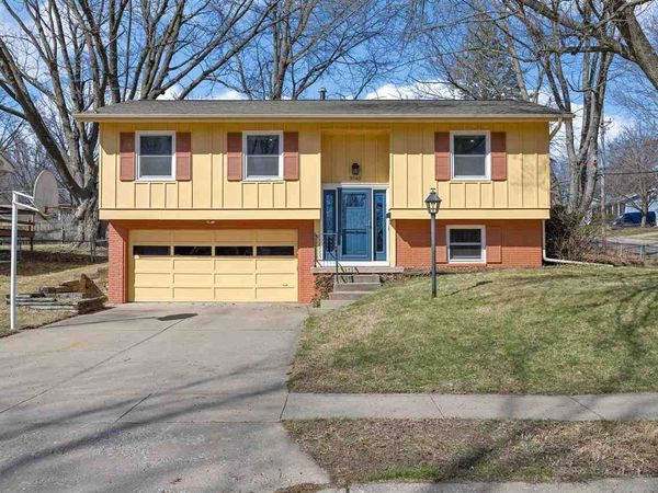 3040 Stanford Ave, Iowa City, IA 52245