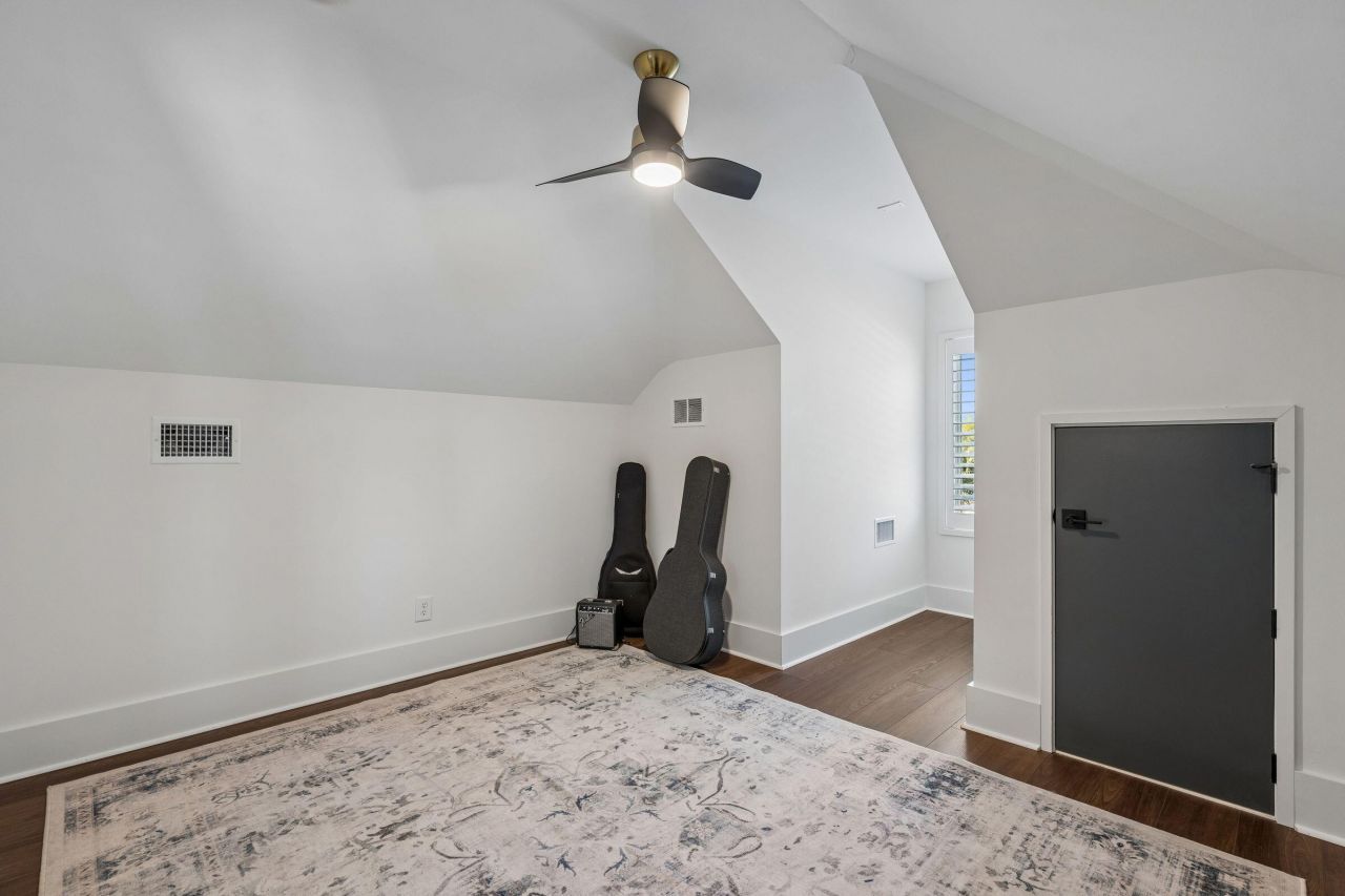 32 Sutherland Court Photo 33