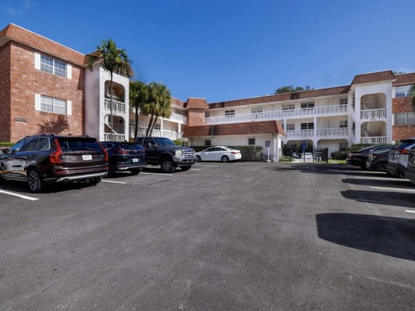 601 SE 5th Court, Unit 102, Fort Lauderdale, FL 33301