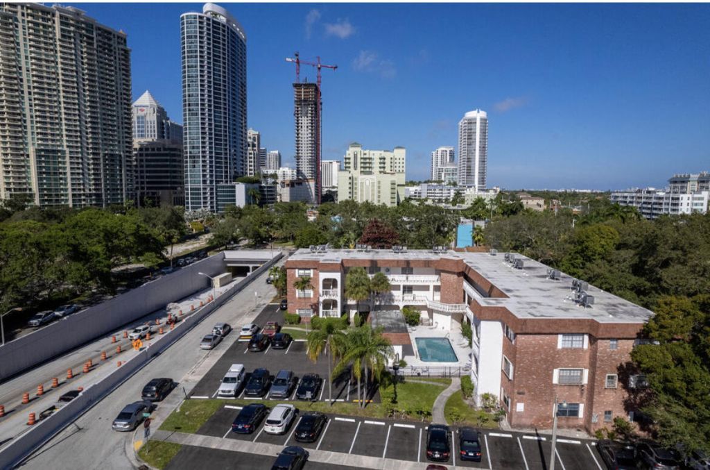 601 SE 5th Court, Unit 102, Fort Lauderdale, FL 33301 Photo