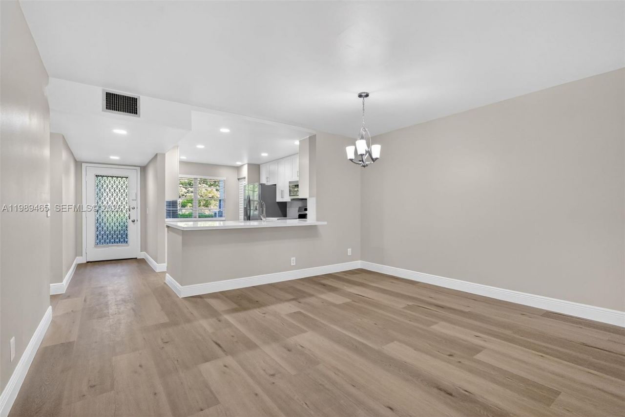 12500 SW 5th Ct, Unit 109M, Pembroke Pines, FL 33027 Photo