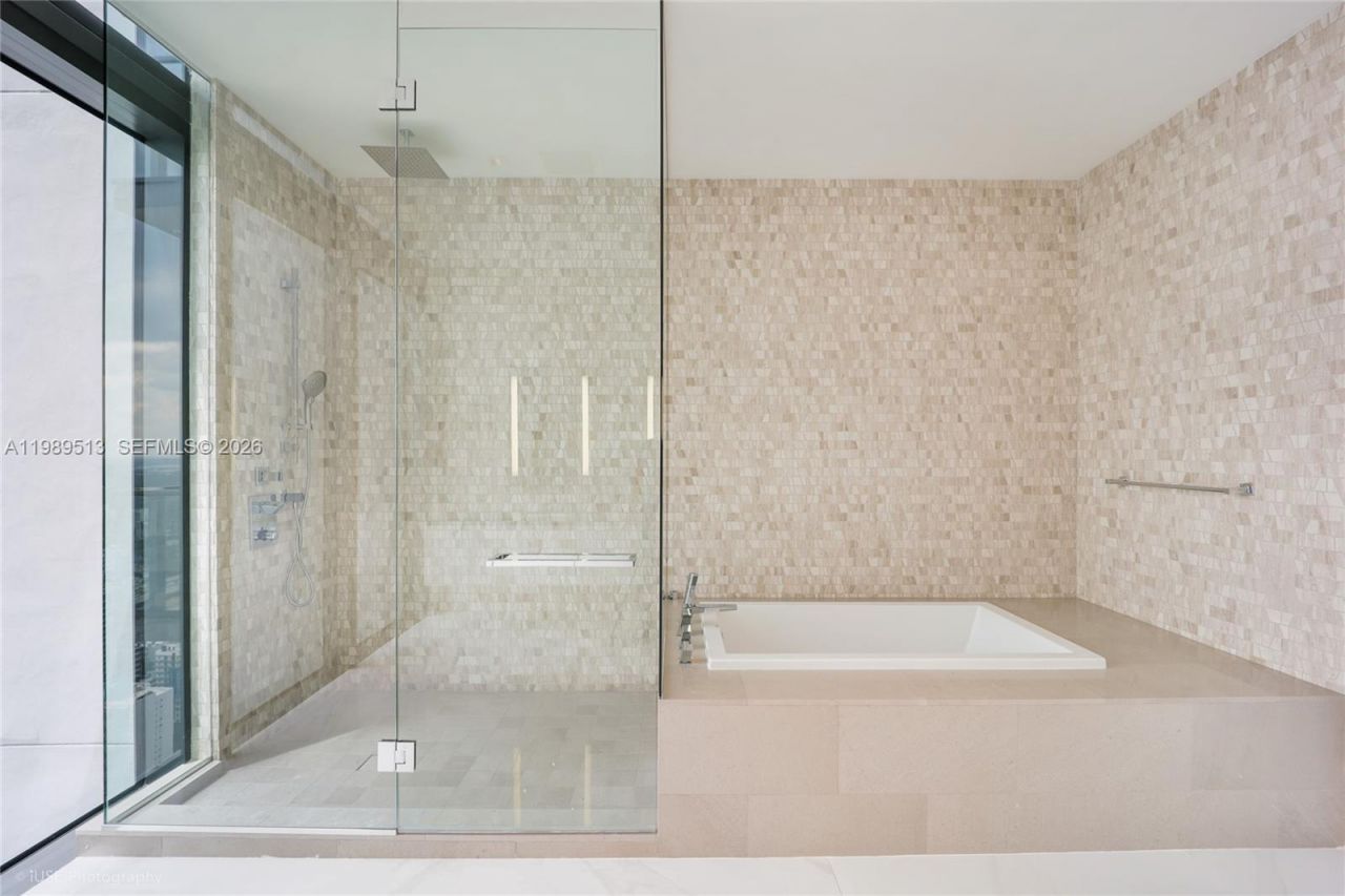 88 SW 7th St , Unit 4101, Miami, FL 33130 Photo