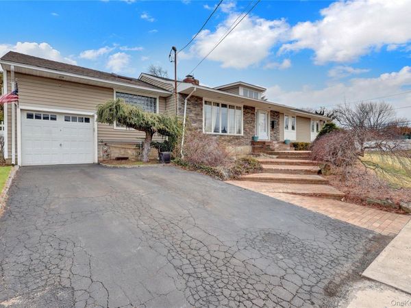 91 Laurel Drive , Massapequa Park, NY 11762