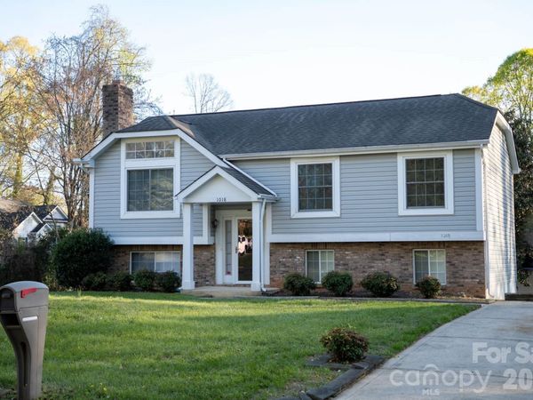 1018 Farmfield Lane, Charlotte, NC 28213