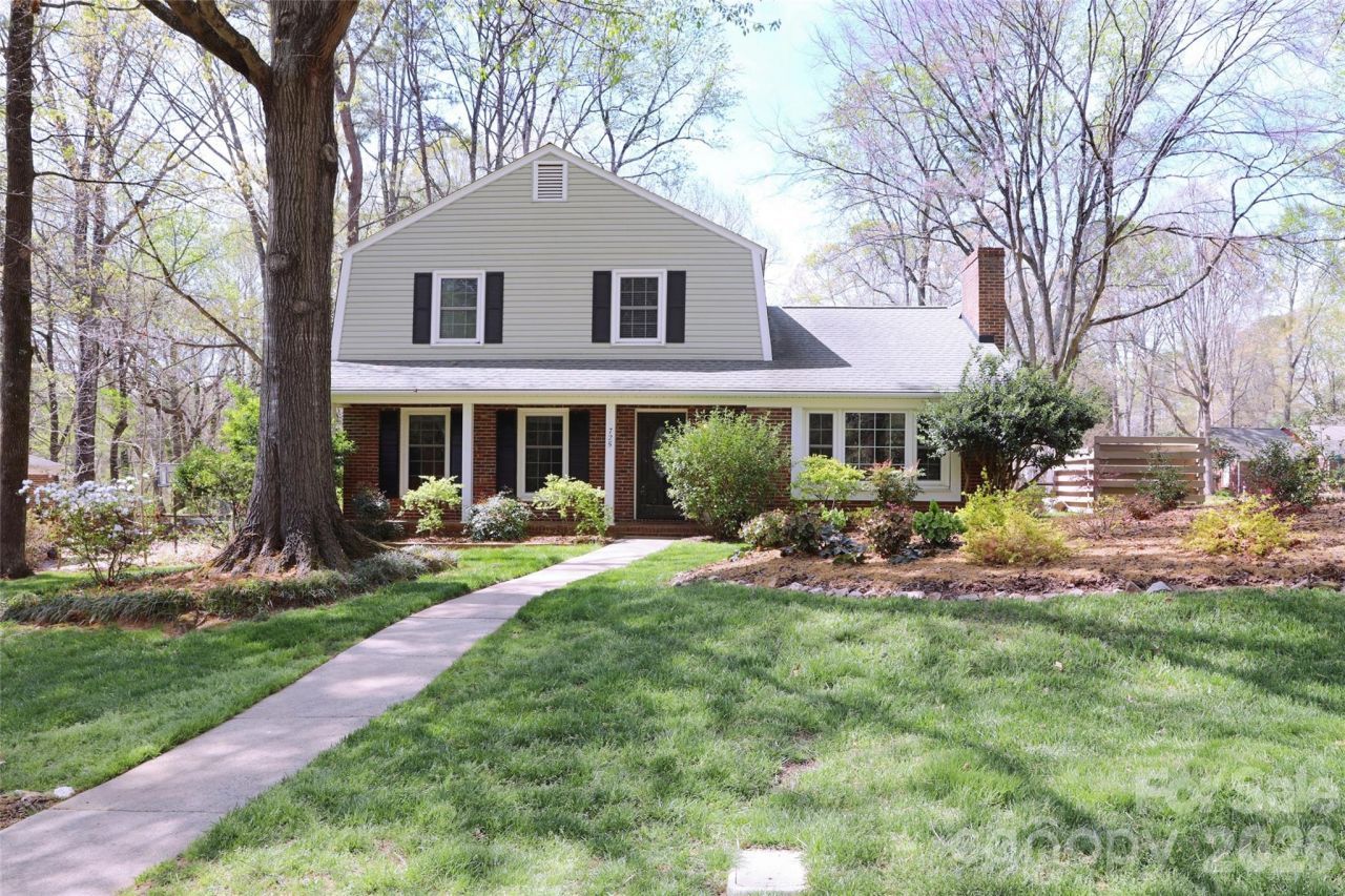 725 Bethune Place , Matthews, NC 28105 Main Photo