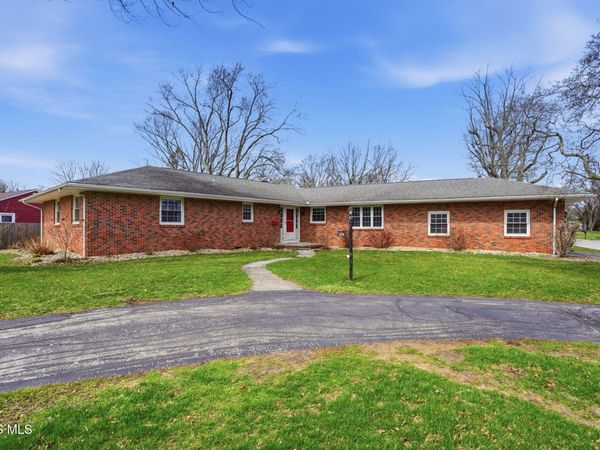 1206 Woodrow Wilson Drive, Fostoria, OH 44830