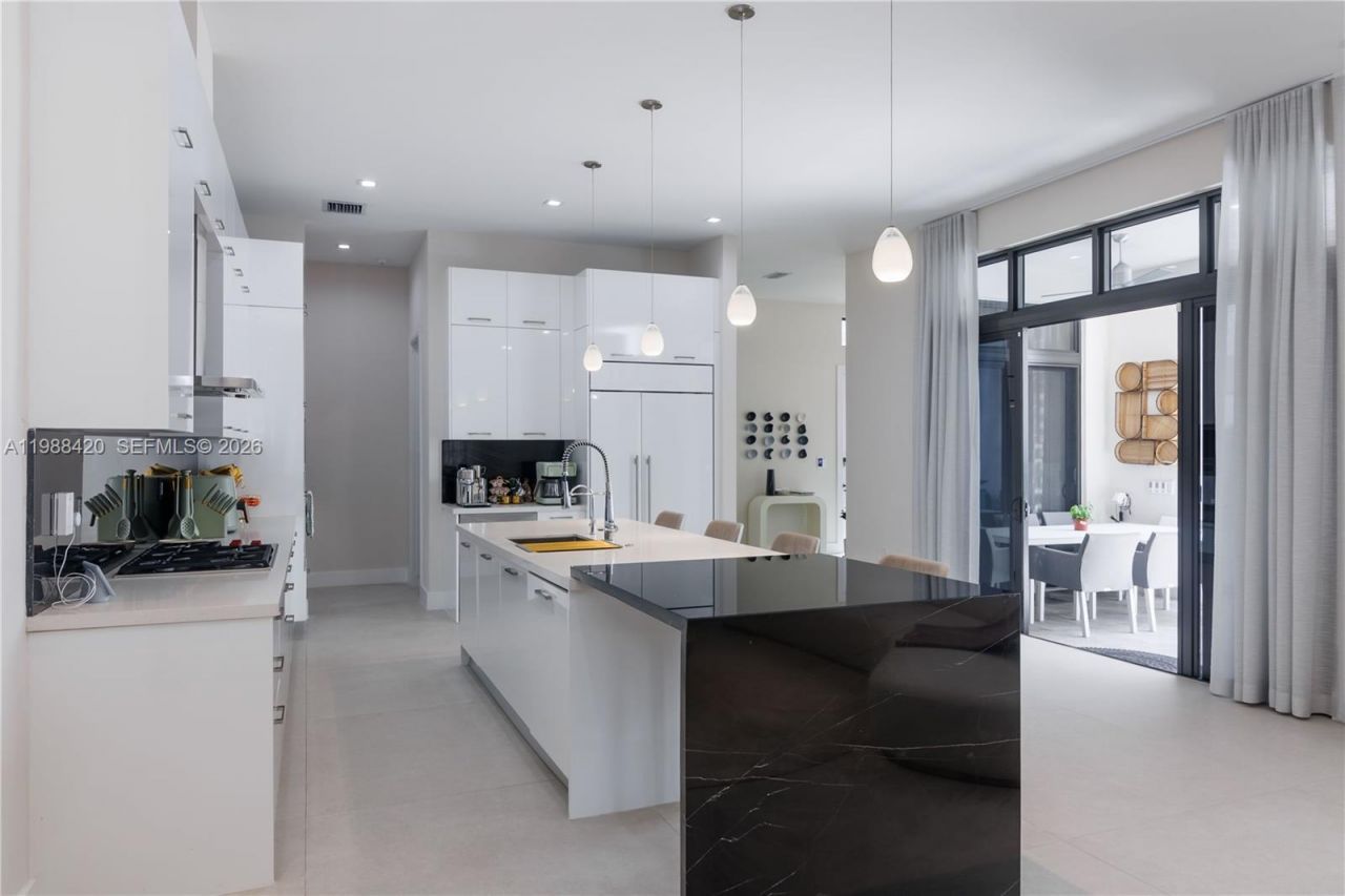 8115 NW 48th Ter , Doral, FL 33166 Photo