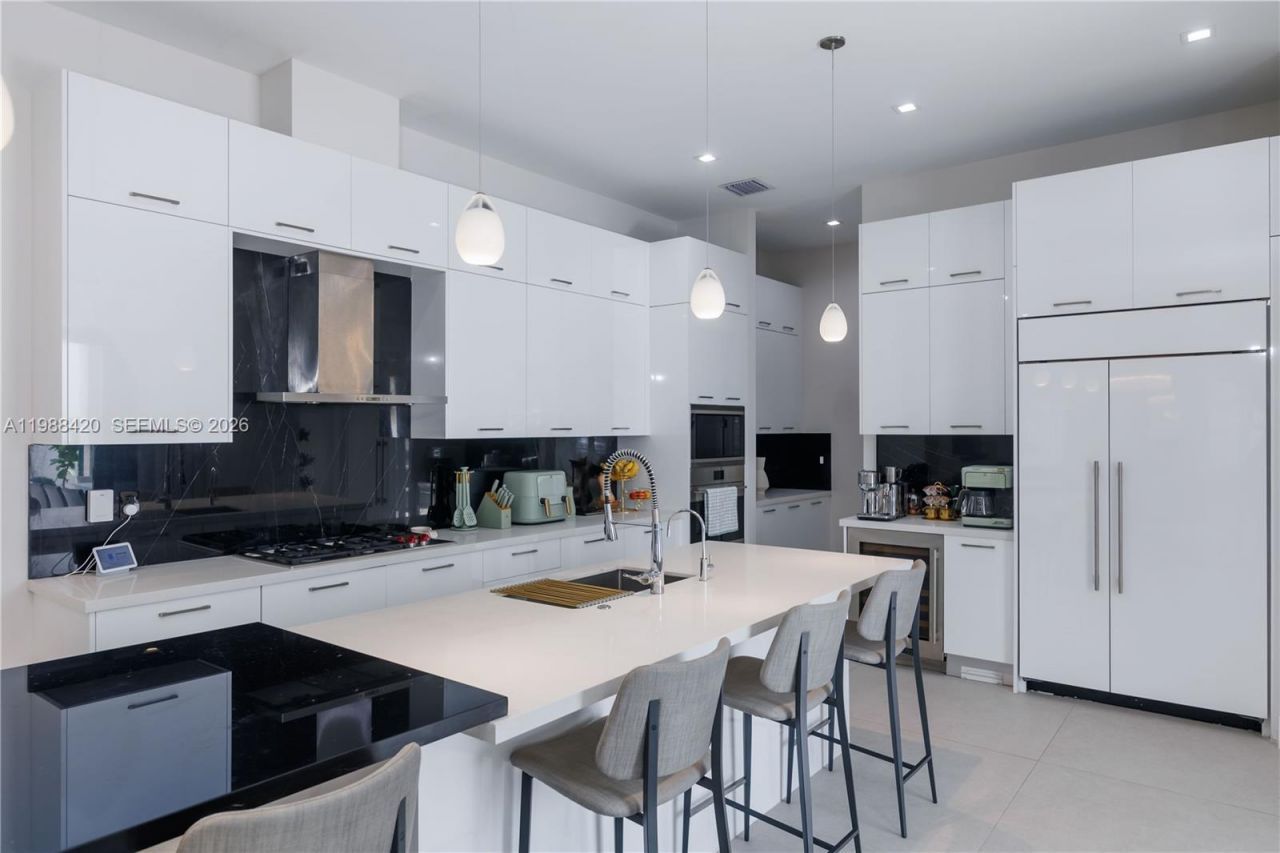 8115 NW 48th Ter , Doral, FL 33166 Photo