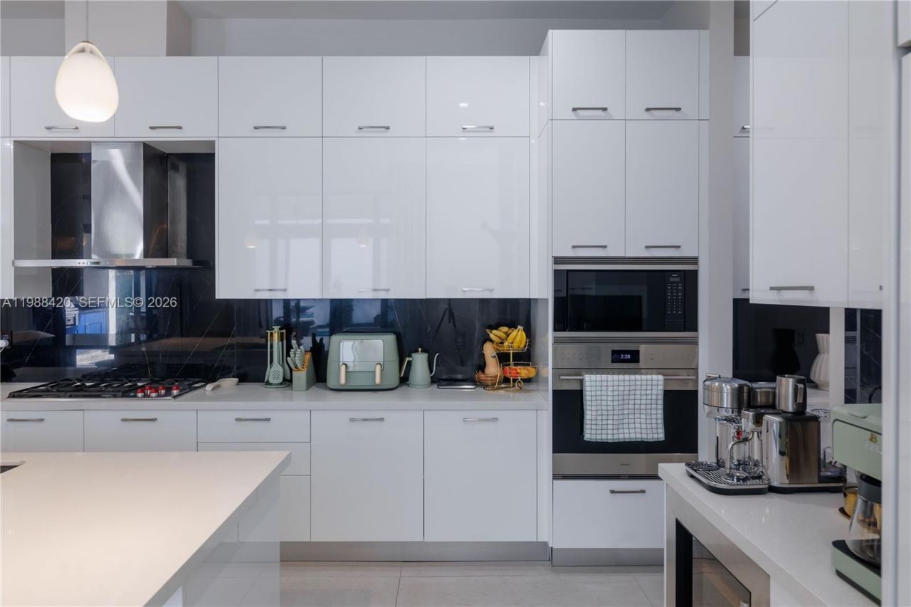 8115 NW 48th Ter , Doral, FL 33166 Photo