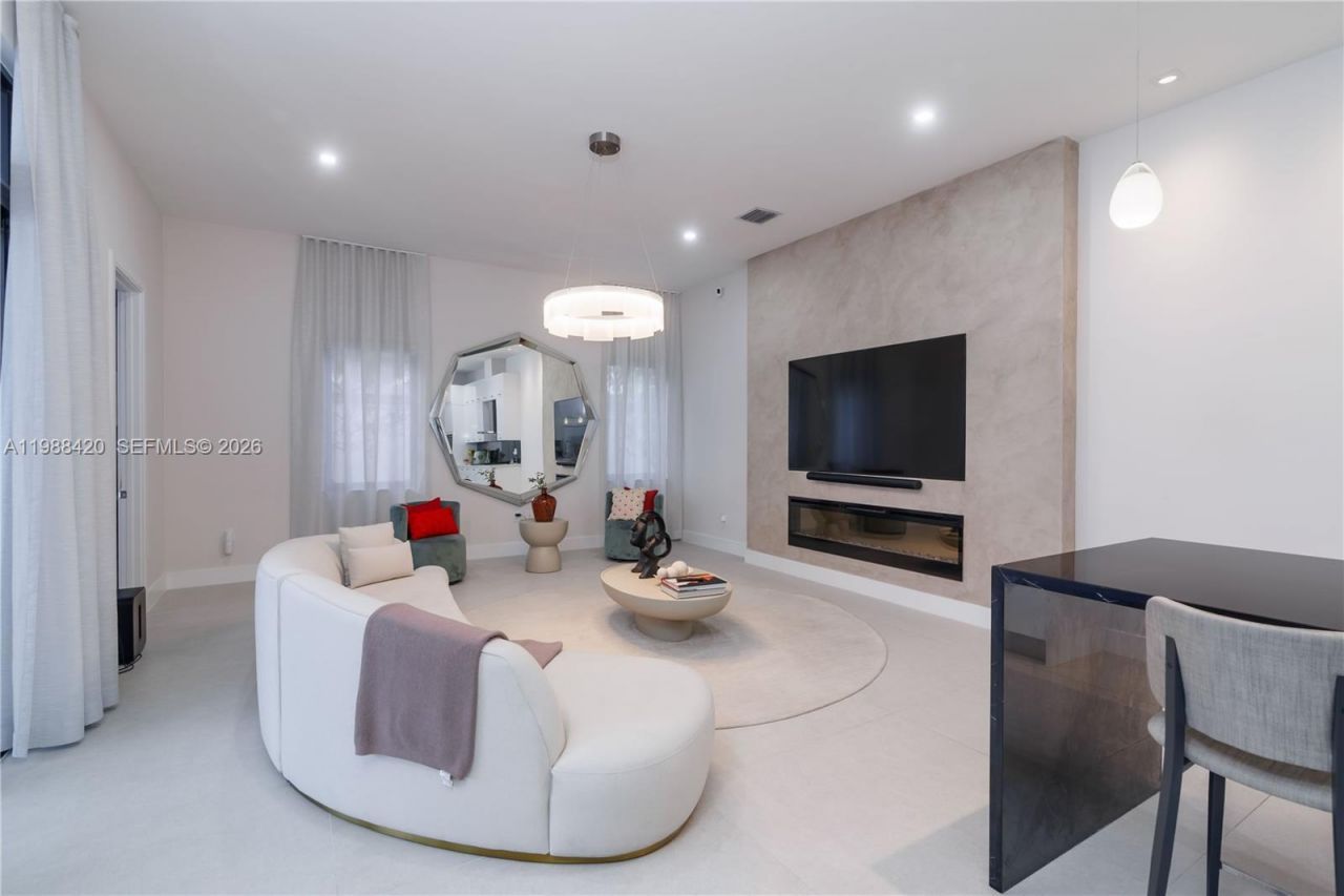 8115 NW 48th Ter , Doral, FL 33166 Photo