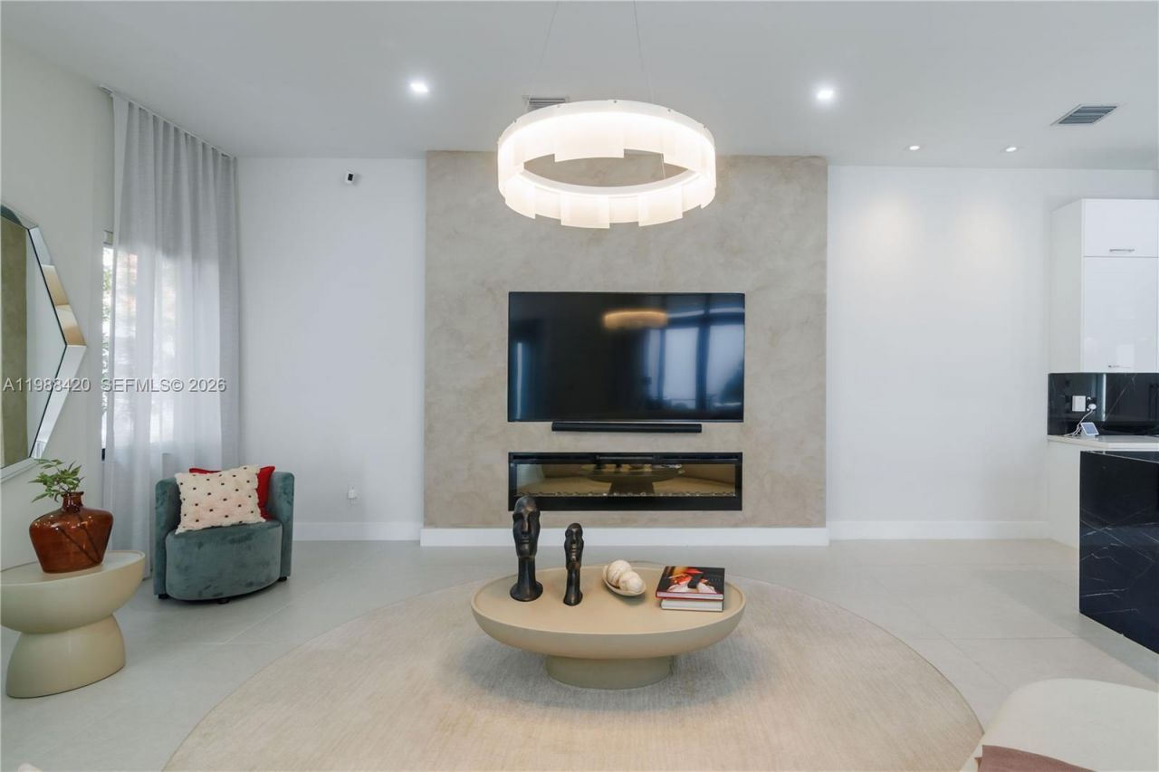 8115 NW 48th Ter , Doral, FL 33166 Photo