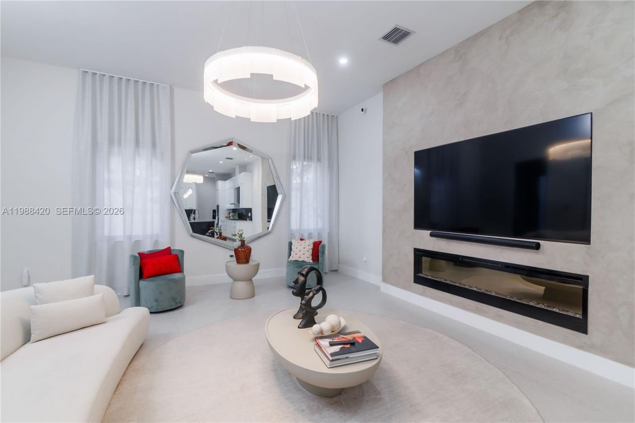 8115 NW 48th Ter , Doral, FL 33166 Photo