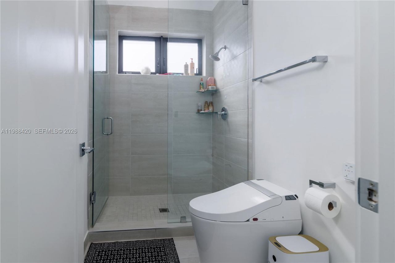 8115 NW 48th Ter , Doral, FL 33166 Photo