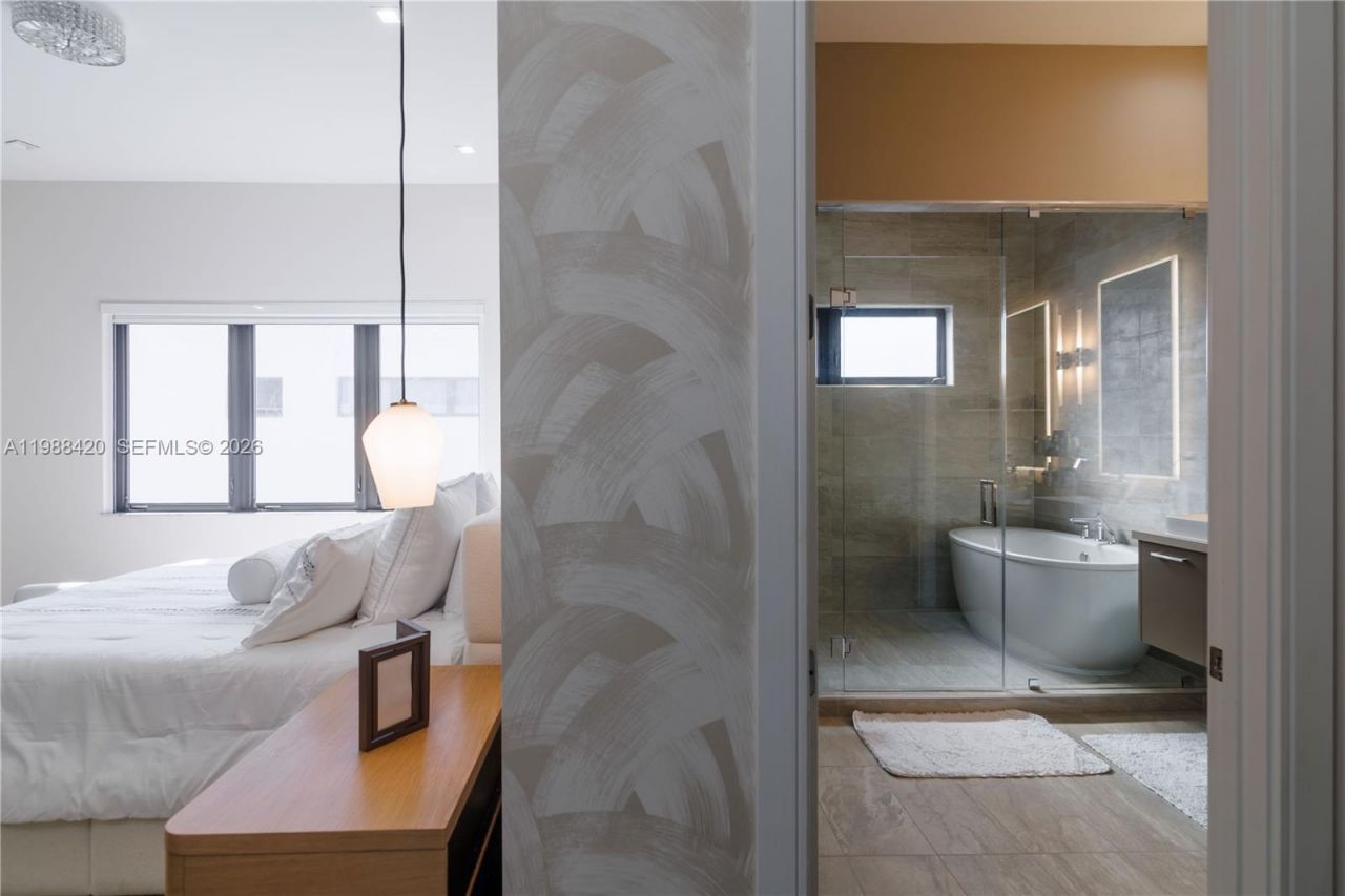 8115 NW 48th Ter , Doral, FL 33166 Photo