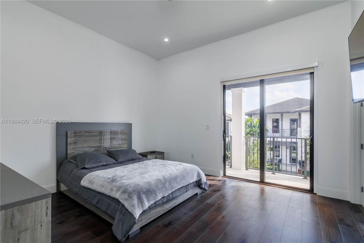 8115 NW 48th Ter , Doral, FL 33166 Photo