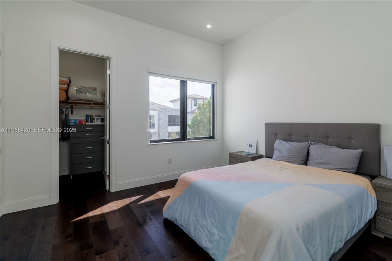 8115 NW 48th Ter , Doral, FL 33166 Photo