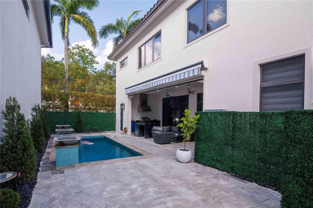 8115 NW 48th Ter , Doral, FL 33166 Photo