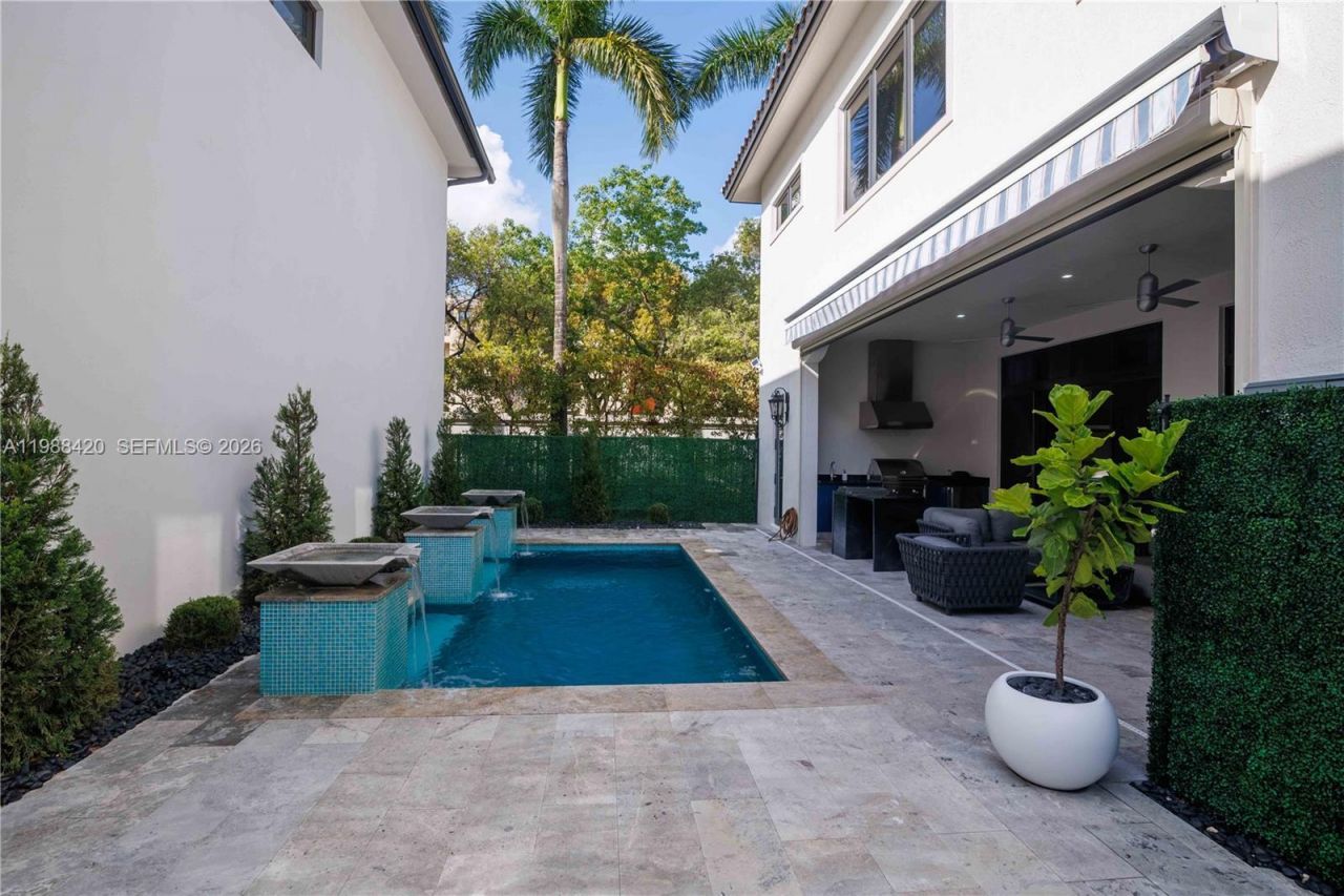 8115 NW 48th Ter , Doral, FL 33166 Photo