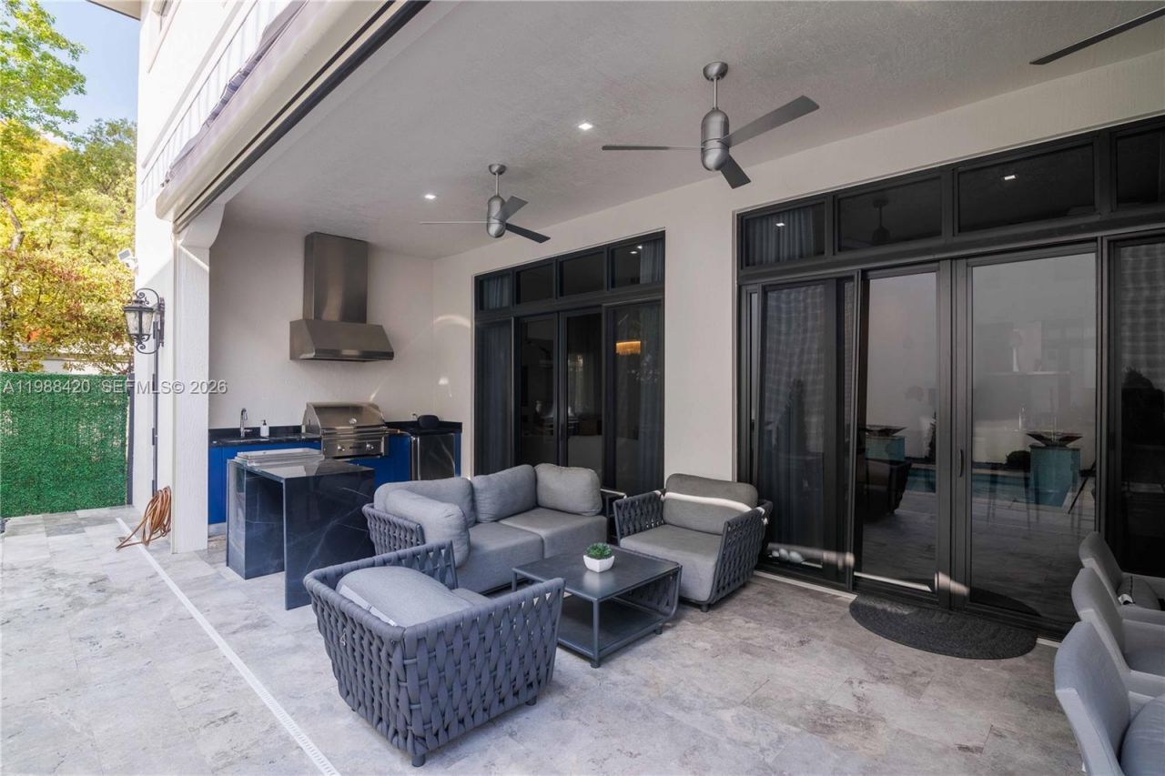 8115 NW 48th Ter , Doral, FL 33166 Photo