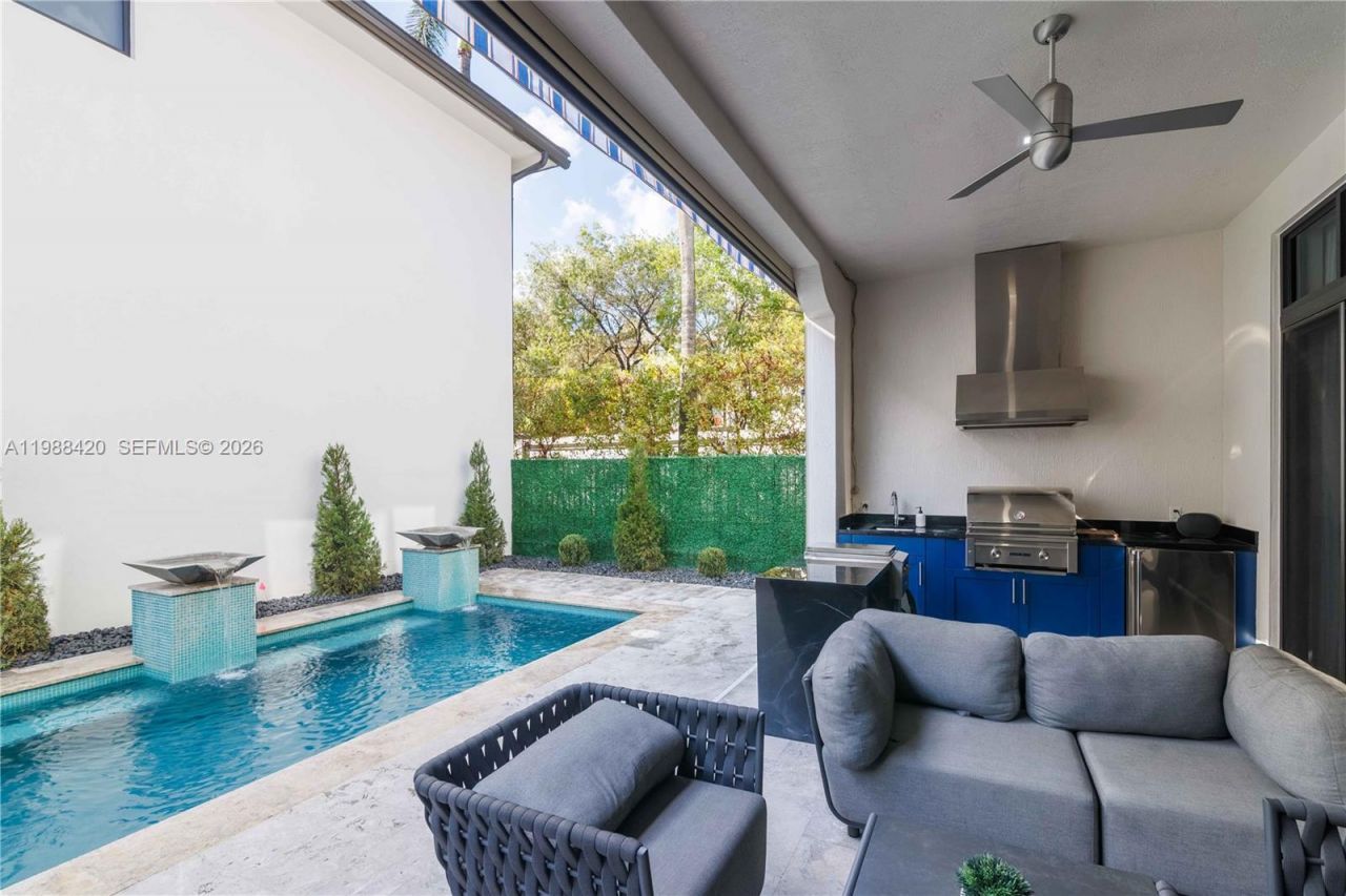 8115 NW 48th Ter , Doral, FL 33166 Photo