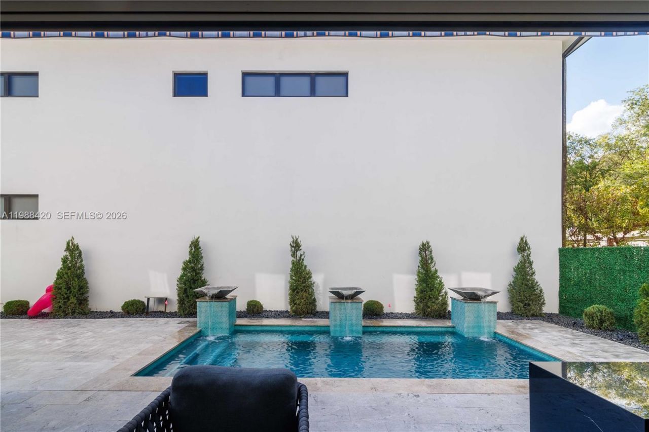 8115 NW 48th Ter , Doral, FL 33166 Photo