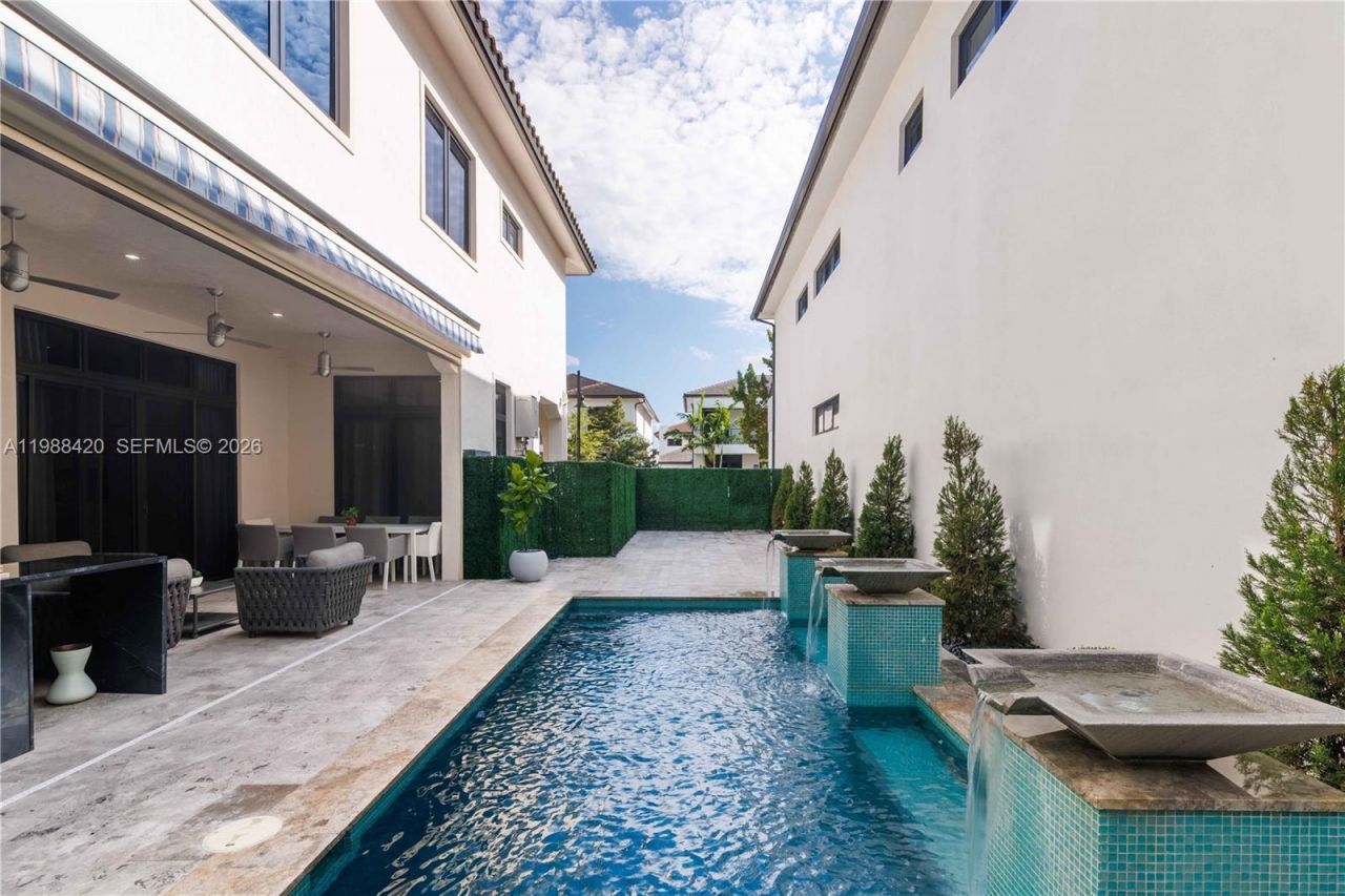 8115 NW 48th Ter , Doral, FL 33166 Photo