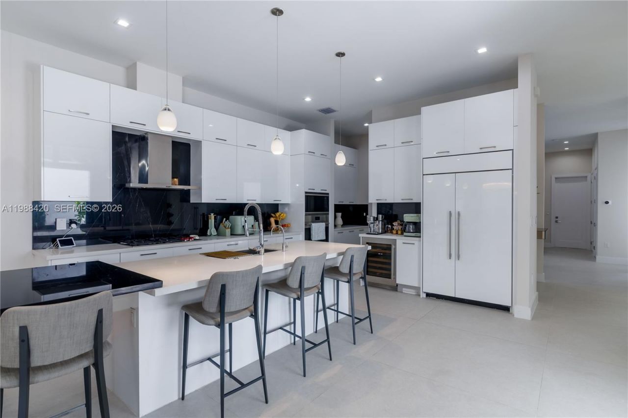 8115 NW 48th Ter , Doral, FL 33166 Photo