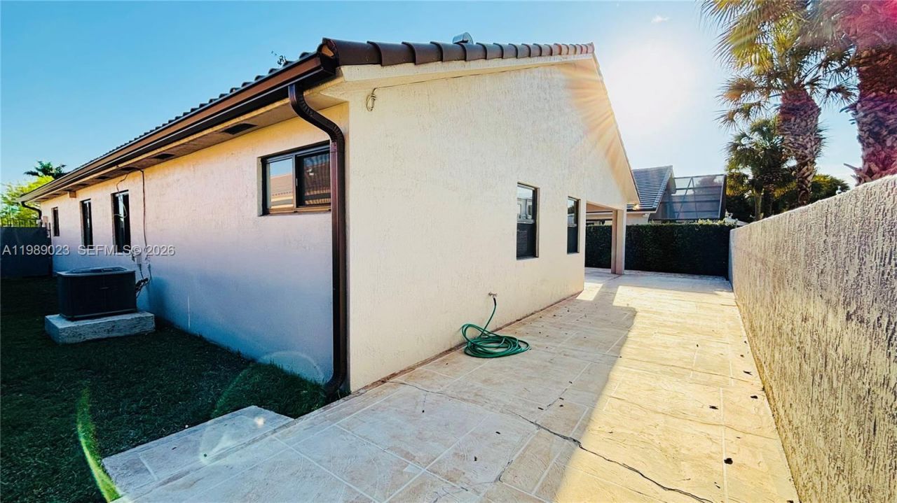 16605 SW 90th St , Miami, FL 33196 Photo