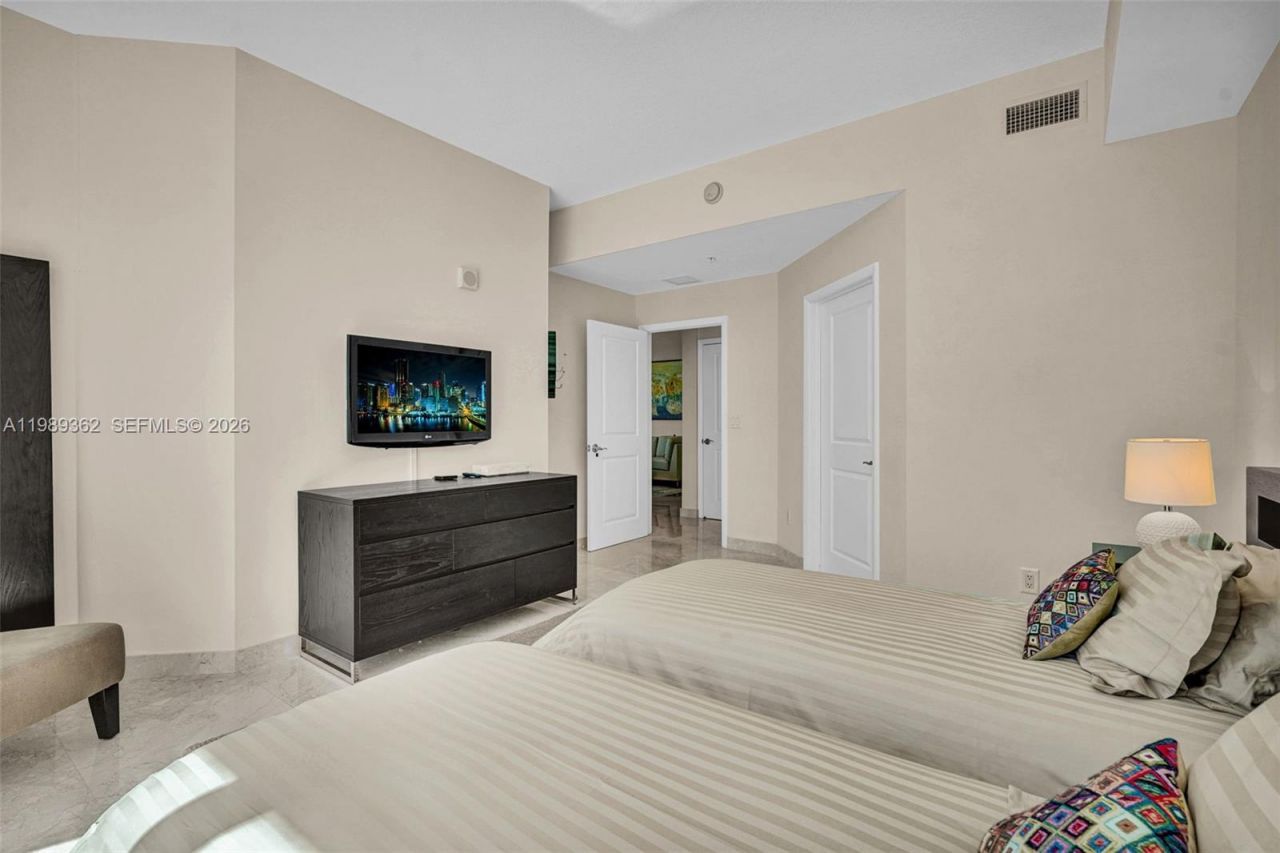 1945 S Ocean Dr , Unit 906, Hallandale Beach, FL 33009 Photo