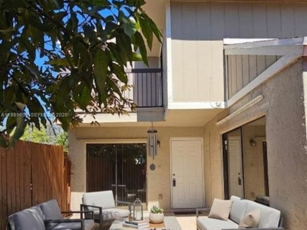 610 Commodore Dr , Plantation, FL 33325