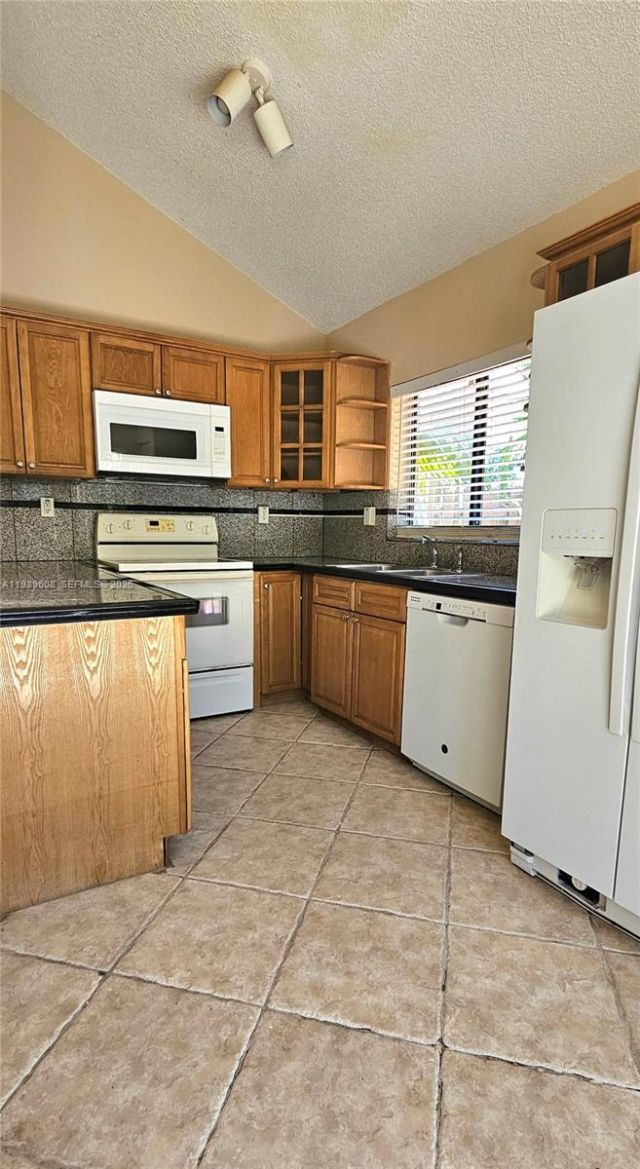 610 Commodore Dr , Plantation, FL 33325 Photo