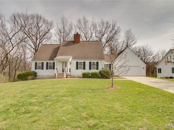9 Fox Hill Drive , Carlinville, IL 62626