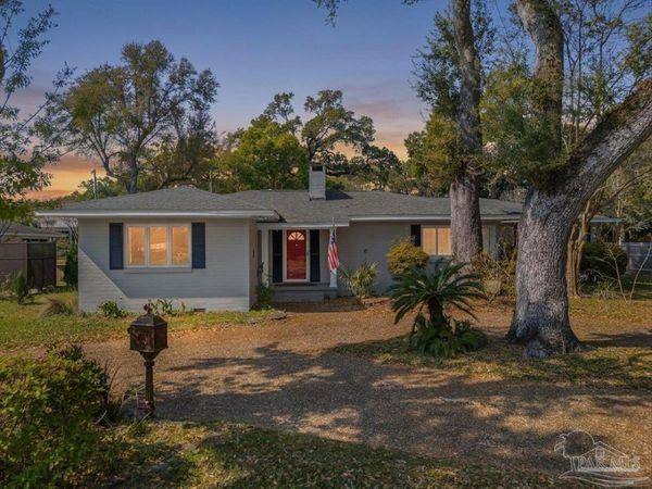 15 Lakeside Dr, Pensacola, FL 32507