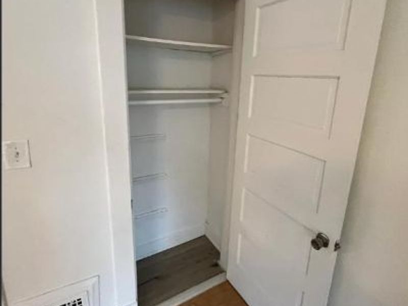 313 E University Avenue, Cincinnati, OH 45219 Photo 2