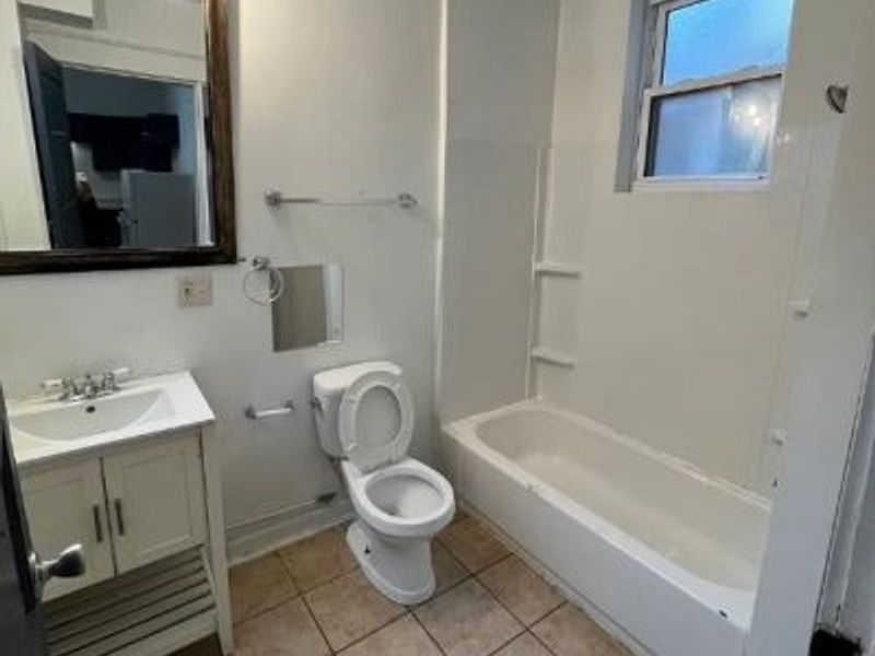 313 E University Avenue, Cincinnati, OH 45219 Photo 6