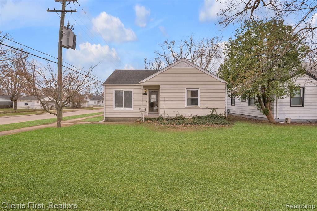 24301 Stanford Street, Dearborn Heights, MI 48125 Main Photo
