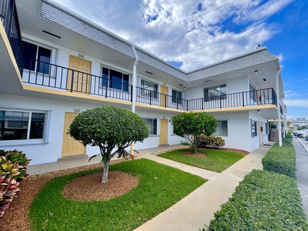 3240 Lake Osborne Drive, Unit 206, Lake Worth Beach, FL 33461