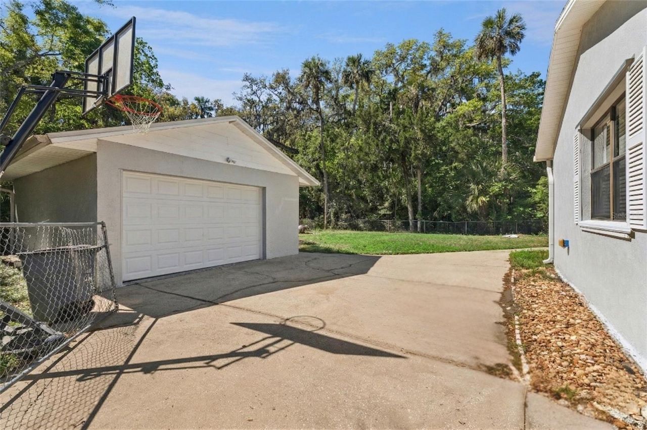 2072 Burma Road, New Smyrna Beach, FL 32168 Photo