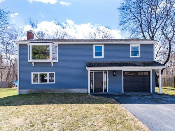 25 Longmeadow Rd, Medfield, MA 02052