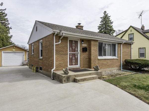 905 Glenwood Avenue , Waukegan, IL 60085