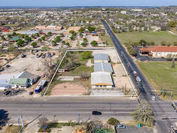 702 S Washington Highway, Fredericksburg, TX 78624