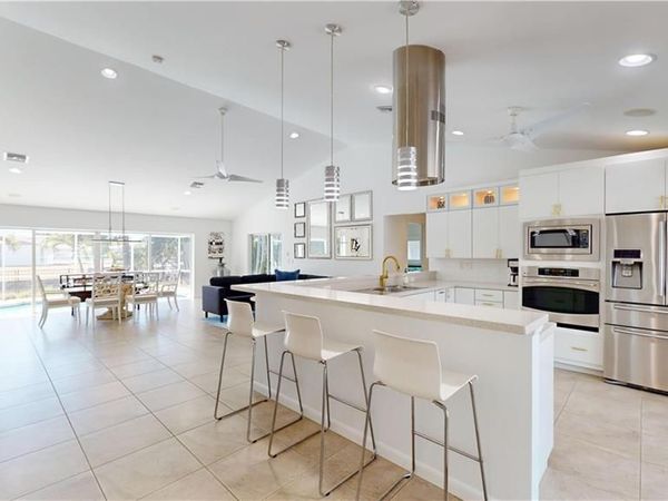 814 El Dorado PKWY E, CAPE CORAL, FL 33904