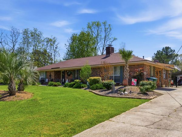 402 Edwards St., Petal, MS 39465