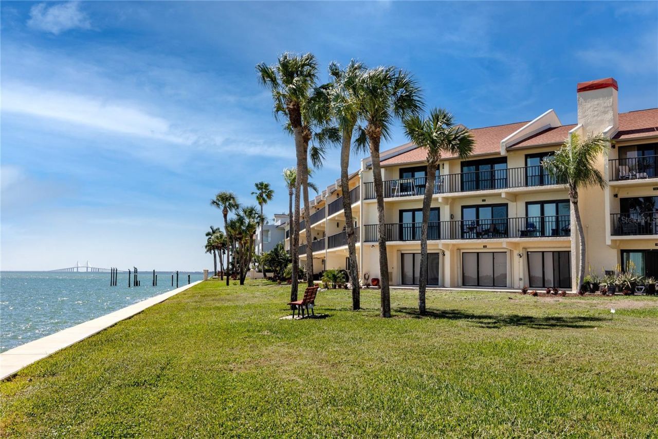 7540 Sunshine Skyway Lane S, Unit 217, Saint Petersburg, FL 33711 Photo