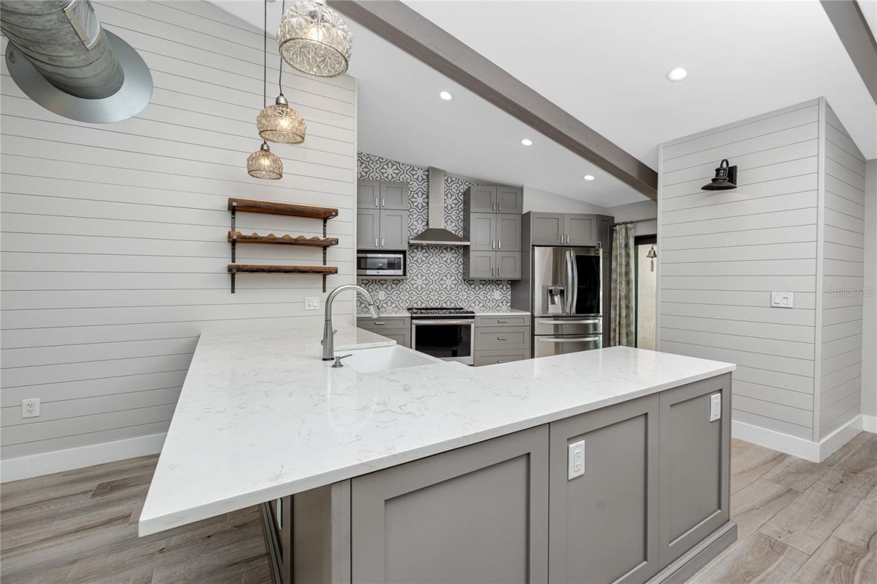 7540 Sunshine Skyway Lane S, Unit 217, Saint Petersburg, FL 33711 Photo