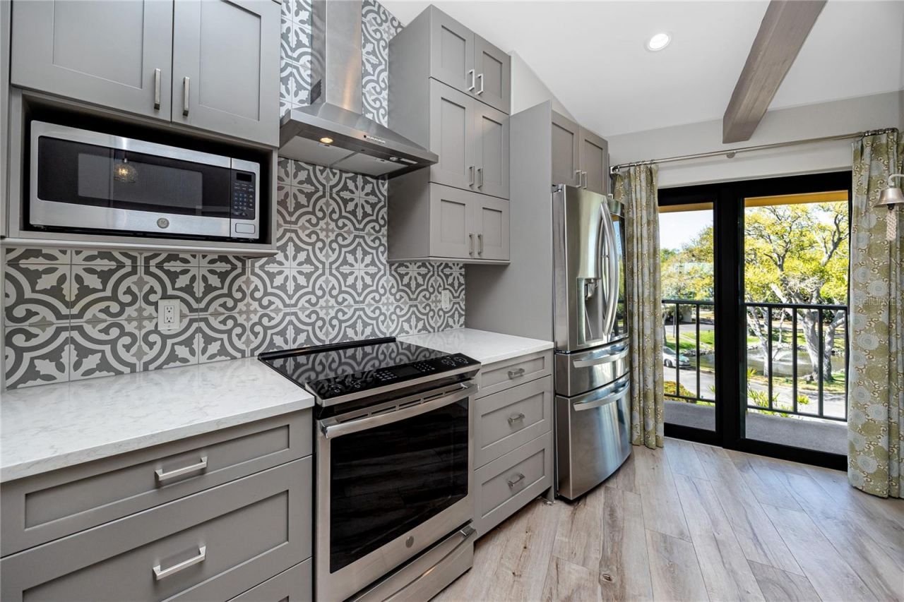 7540 Sunshine Skyway Lane S, Unit 217, Saint Petersburg, FL 33711 Photo